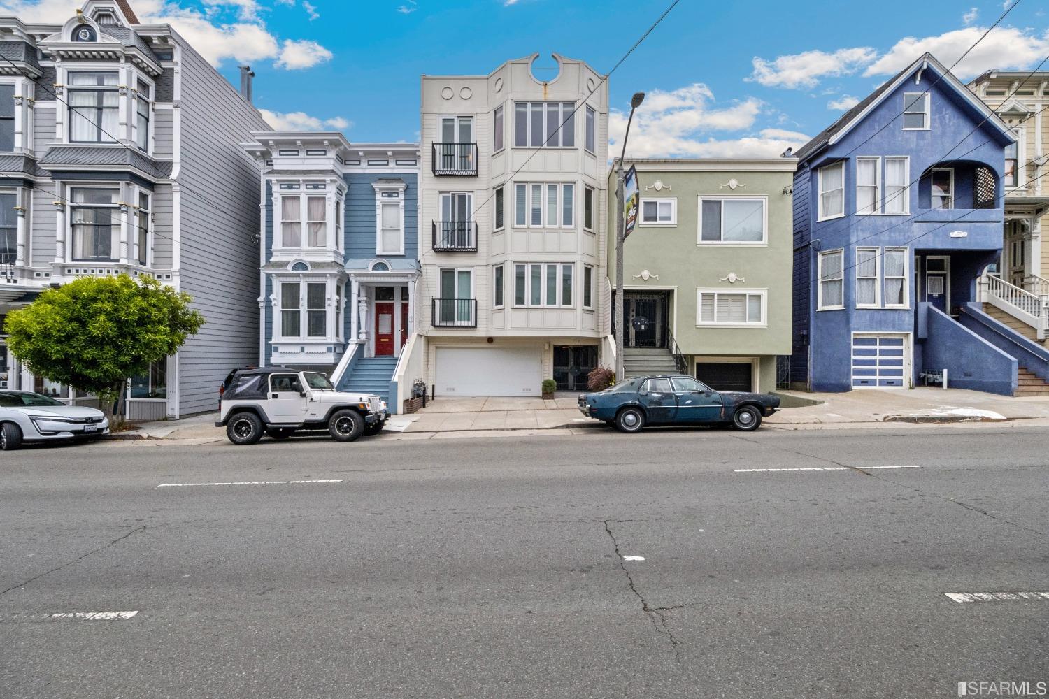 980 Oak Street Unit: 3