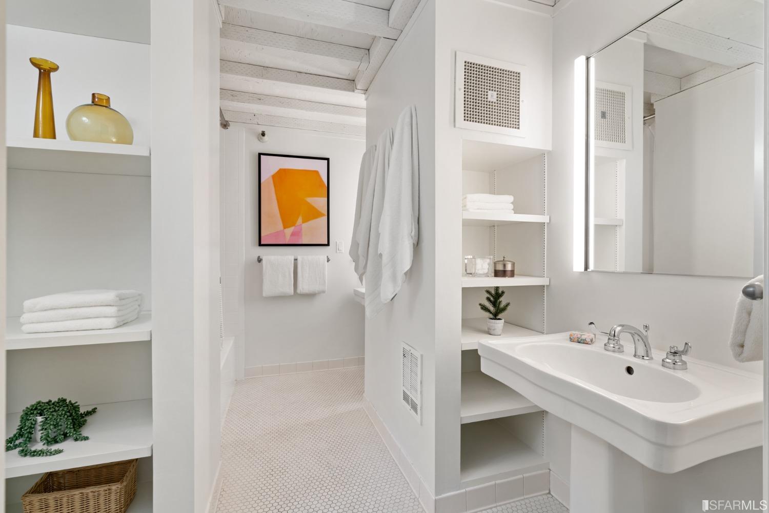 601 4th Street Unit: 111