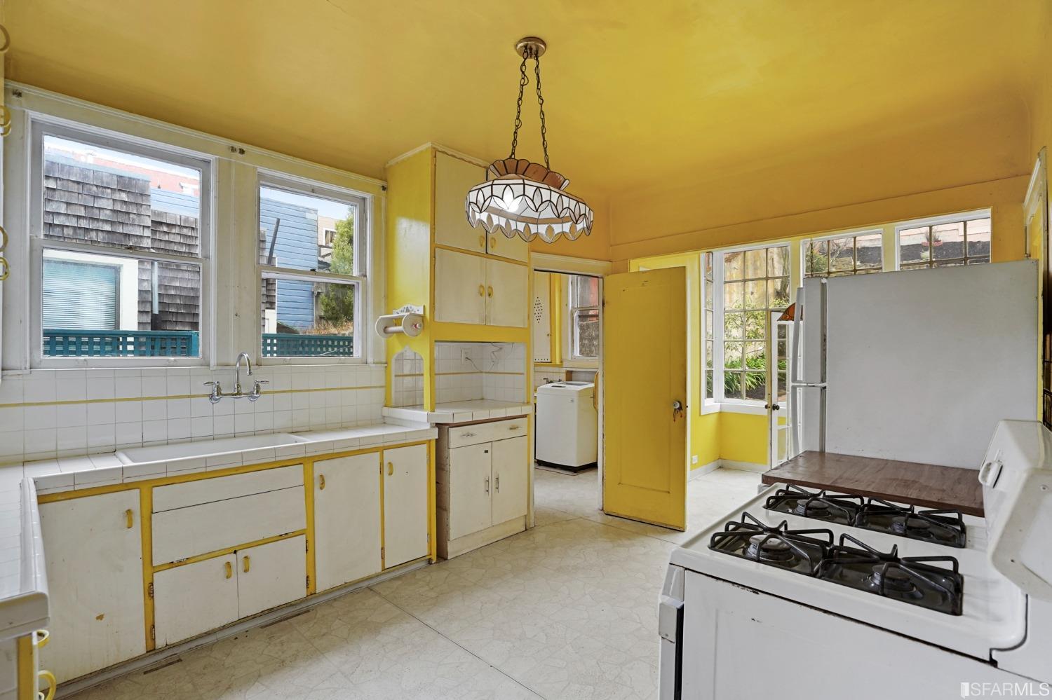 1935 Cabrillo Street