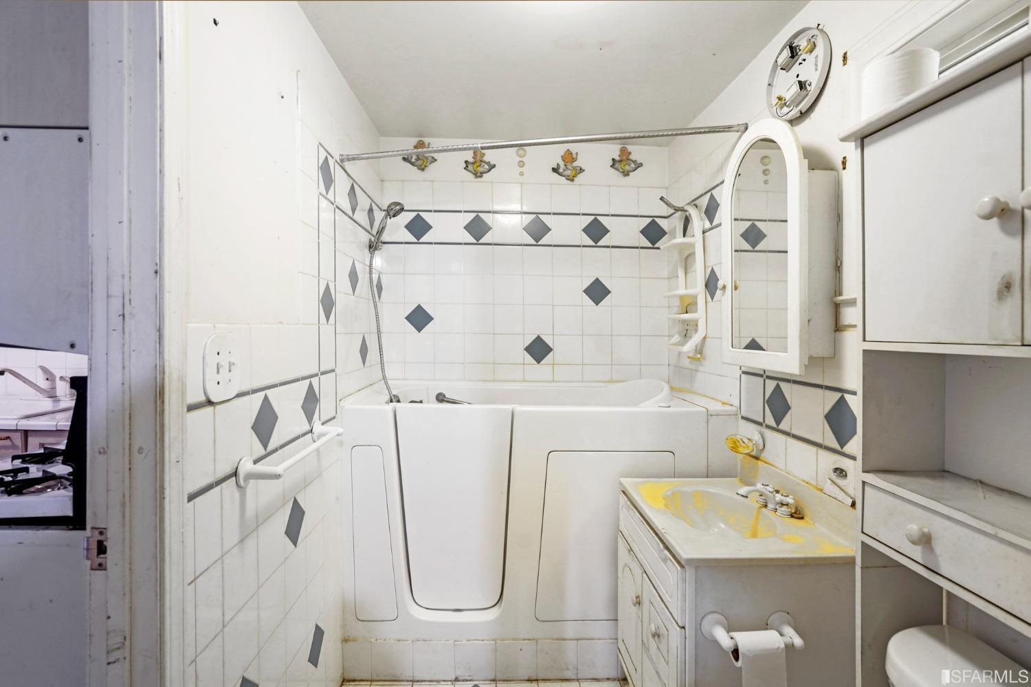 1935 Cabrillo Street