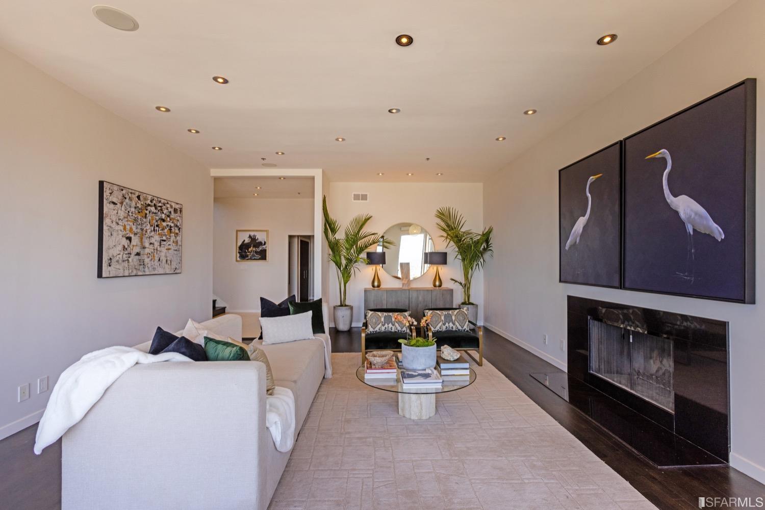 7 N Burnett Avenue Unit: 2