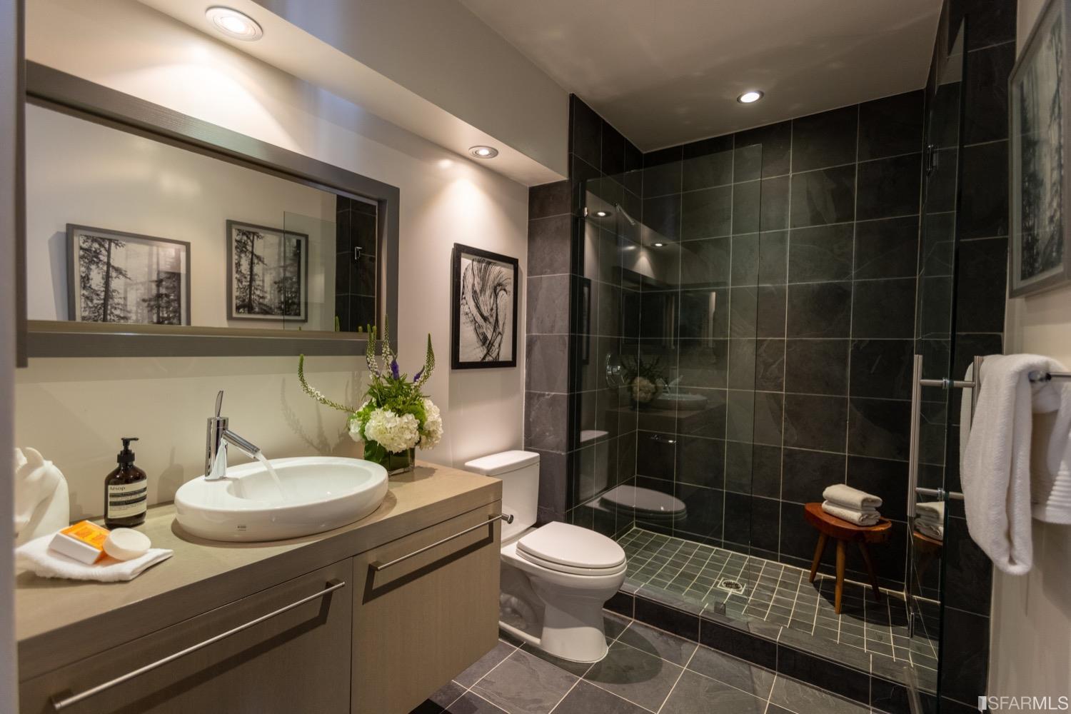 7 N Burnett Avenue Unit: 2