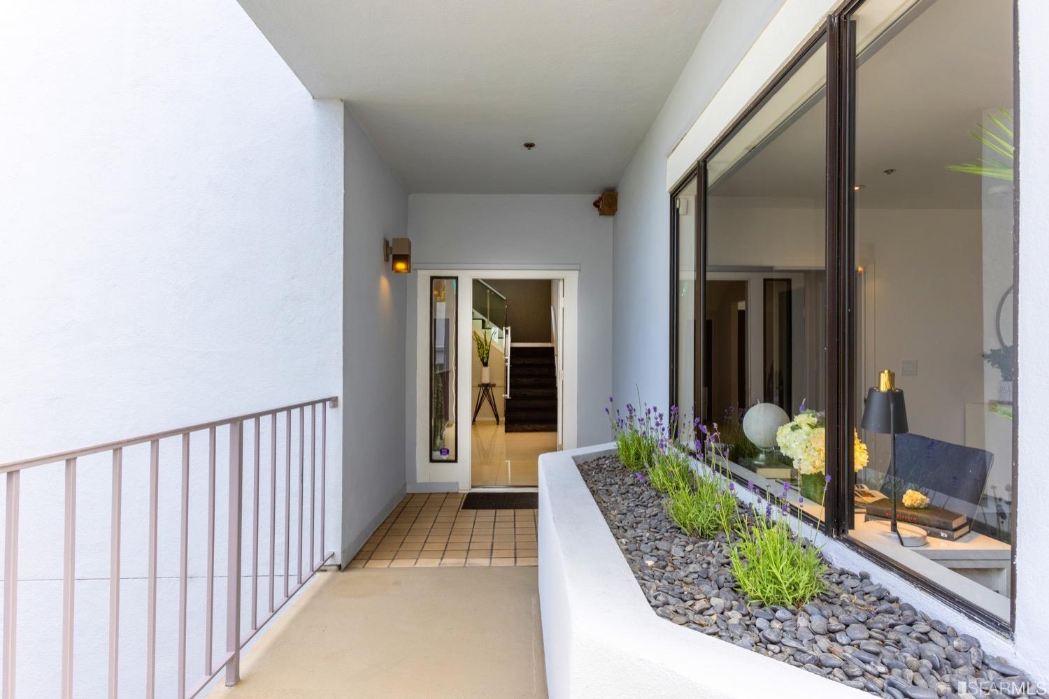 7 N Burnett Avenue Unit: 2