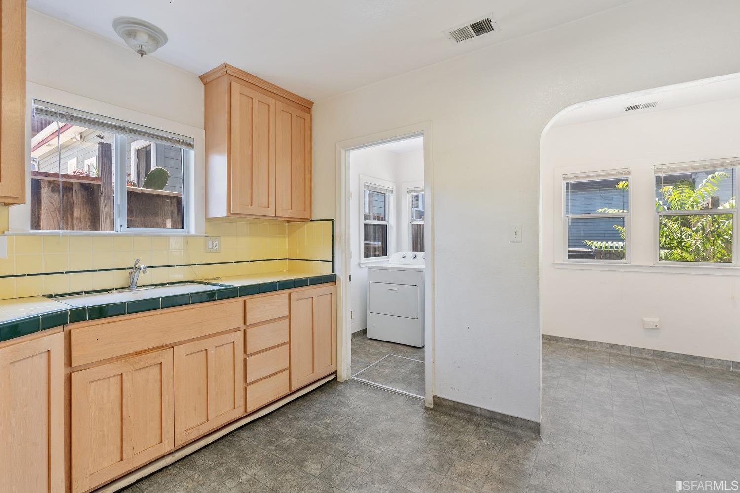 360 E Saint John Street