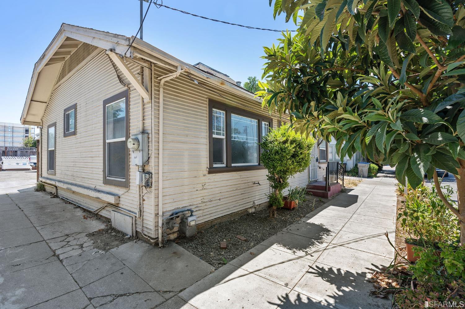 360 E Saint John Street