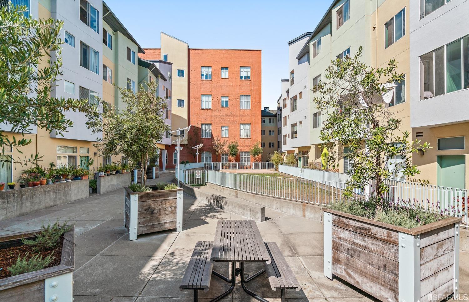 135 Valencia Street Unit: A307