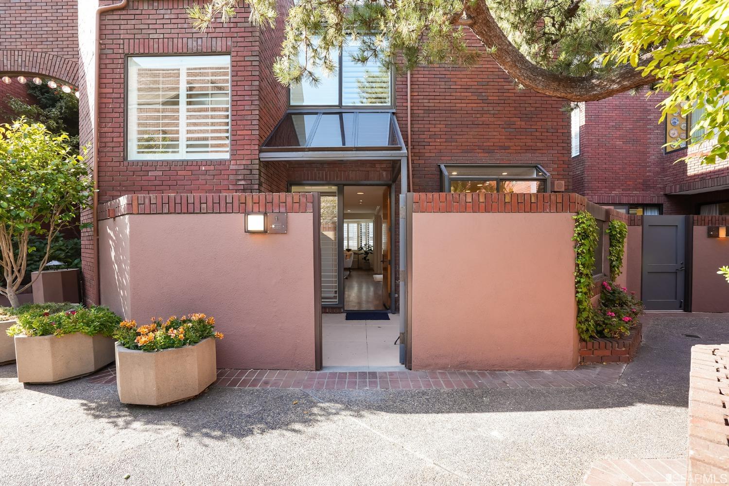 550 Davis Street Unit: 1