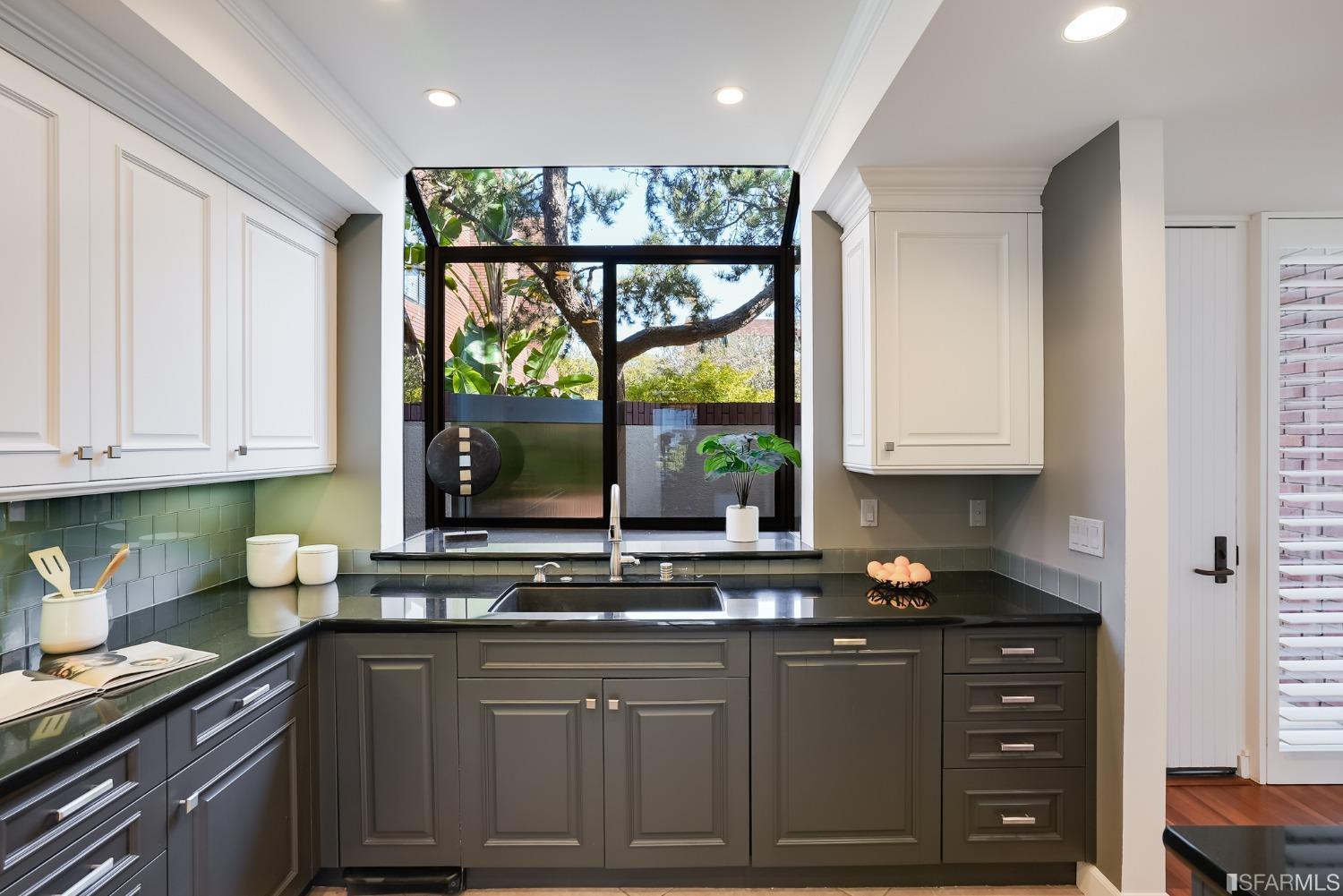 550 Davis Street Unit: 1