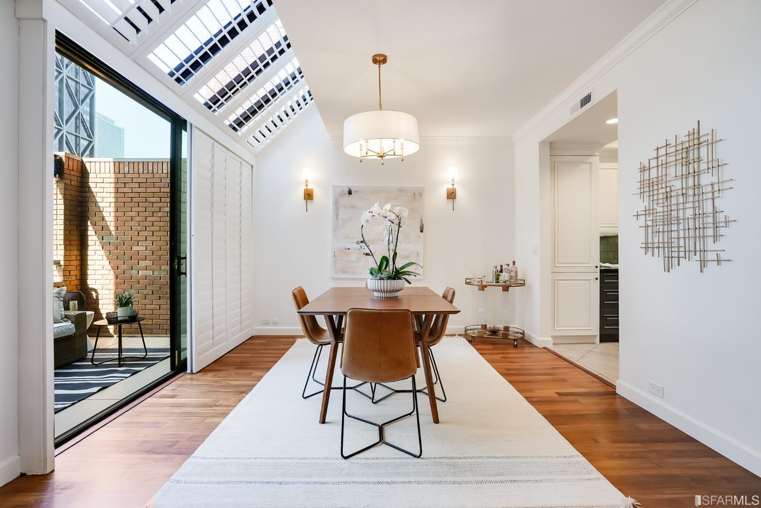 550 Davis Street Unit: 1