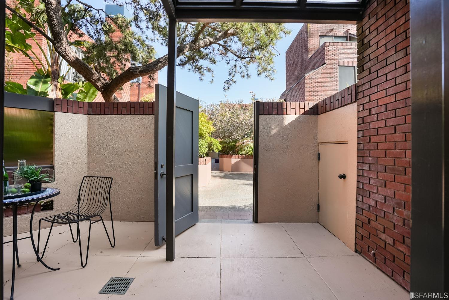 550 Davis Street Unit: 1