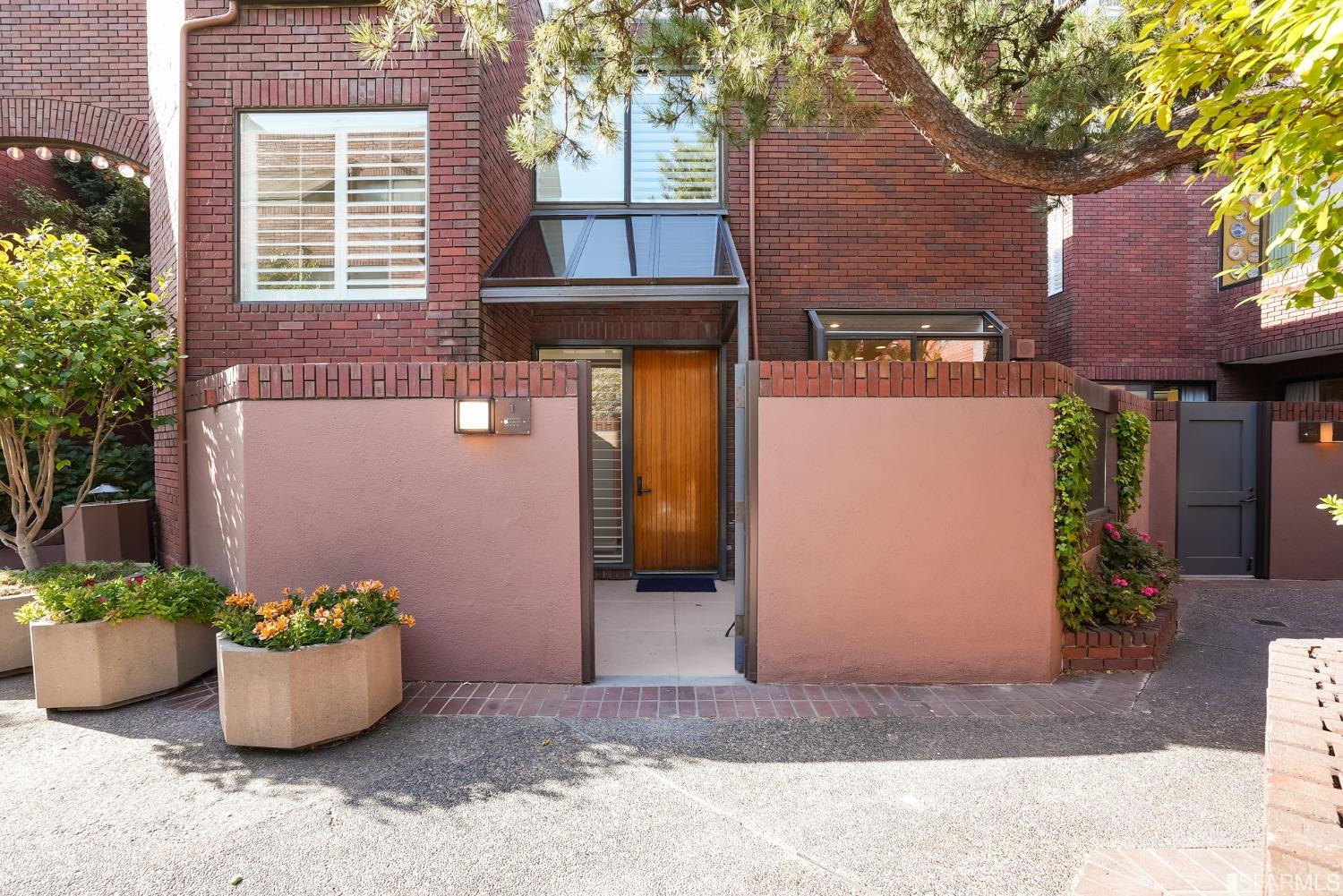 550 Davis Street Unit: 1