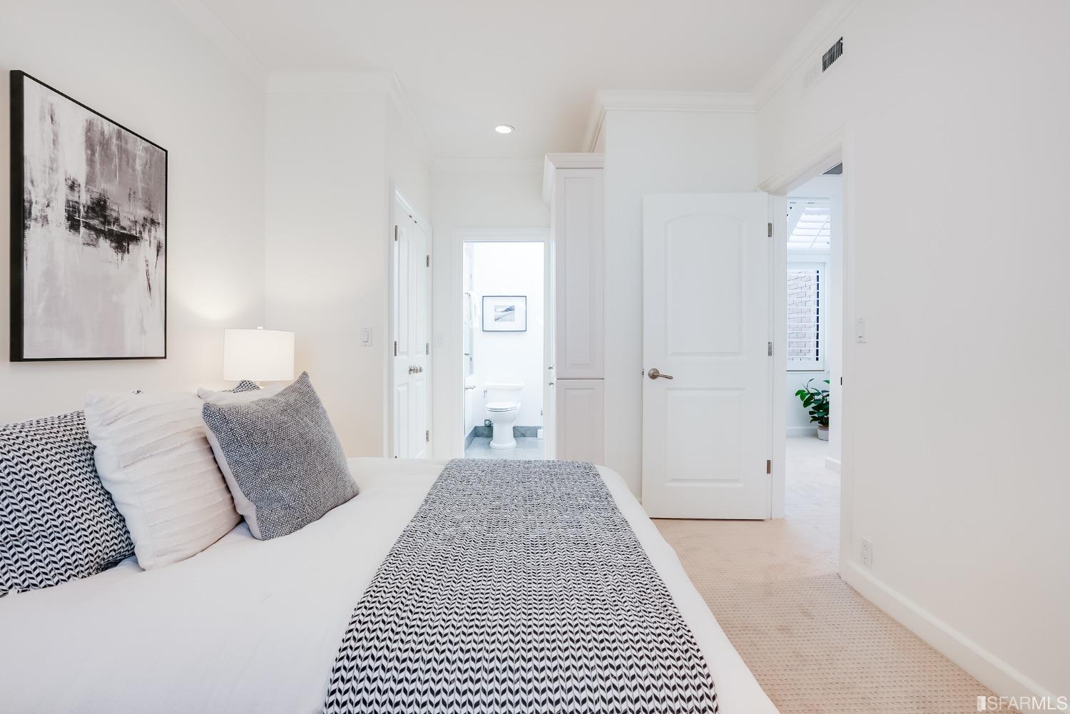 550 Davis Street Unit: 1