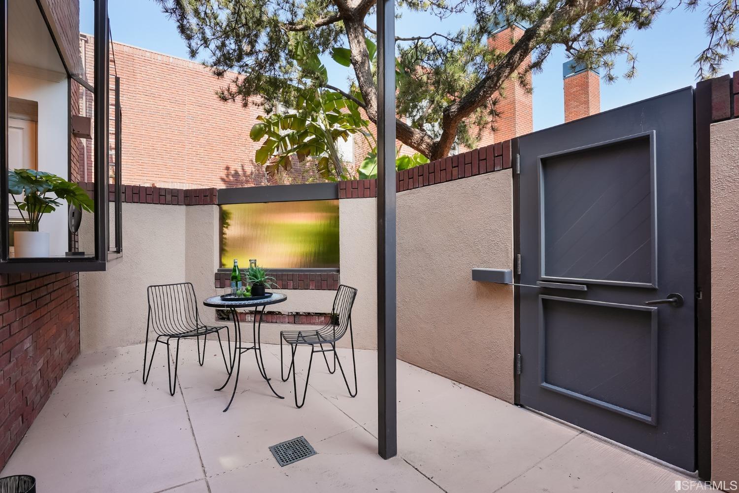 550 Davis Street Unit: 1