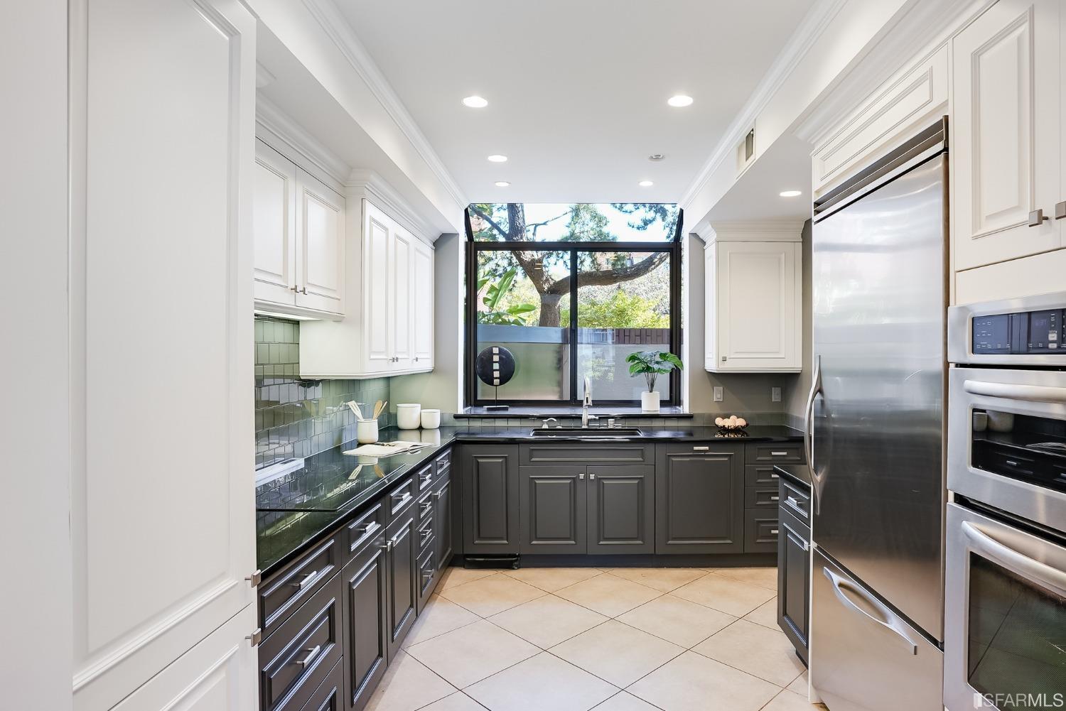 550 Davis Street Unit: 1