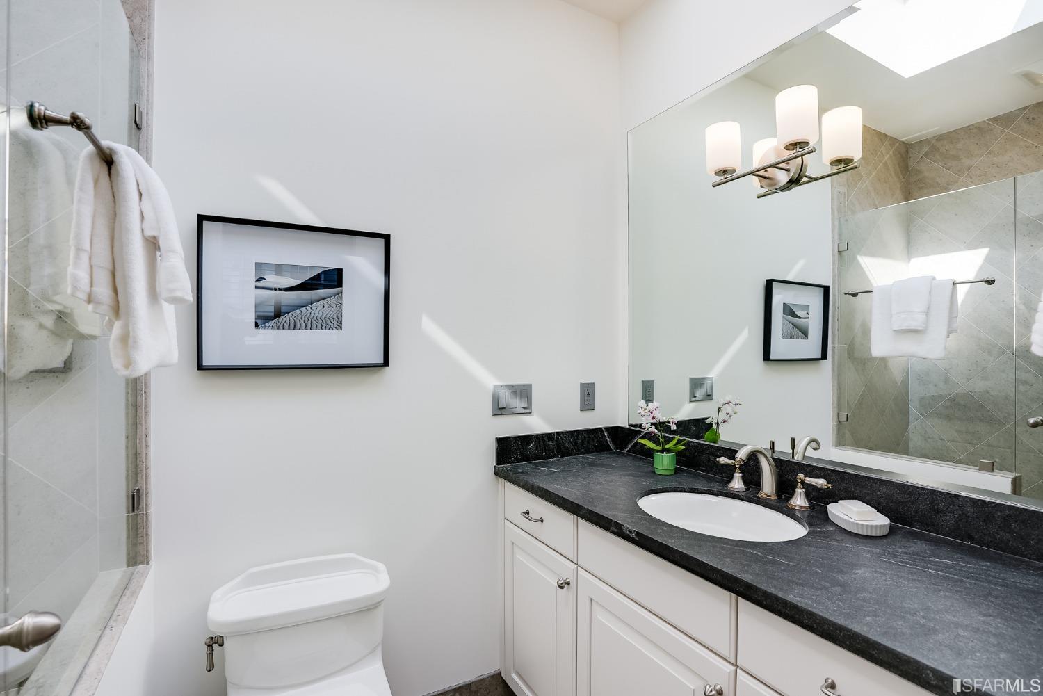 550 Davis Street Unit: 1