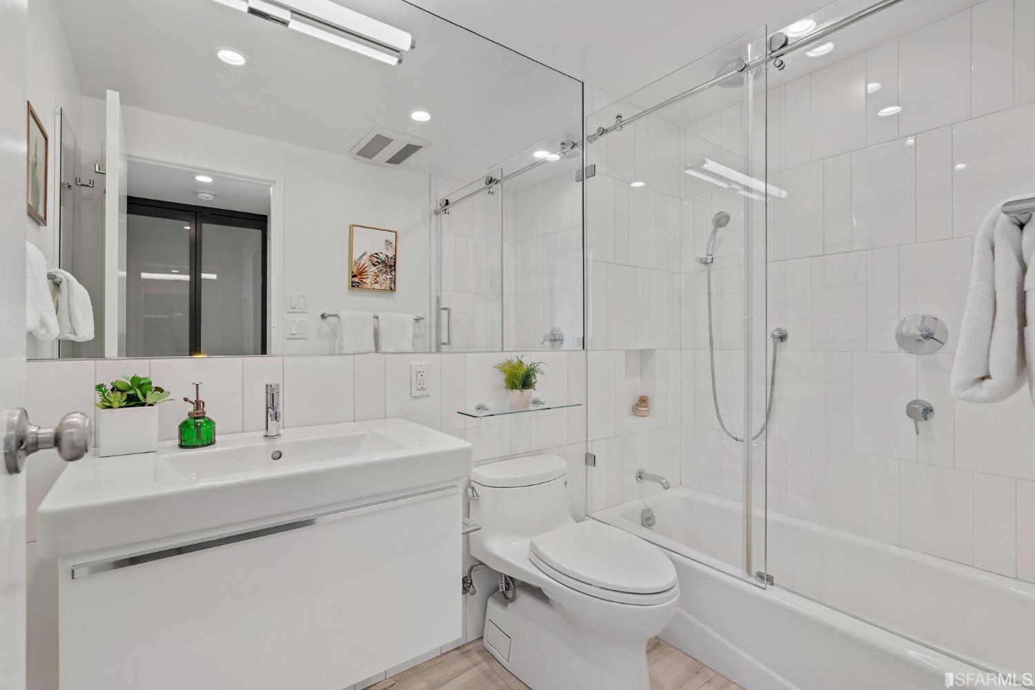 1200 Gough Street Unit: 9D