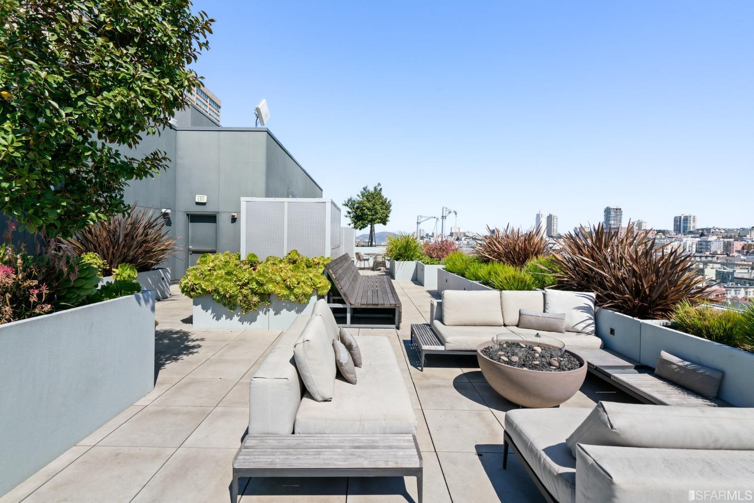 1545 Pine Street Unit: 611