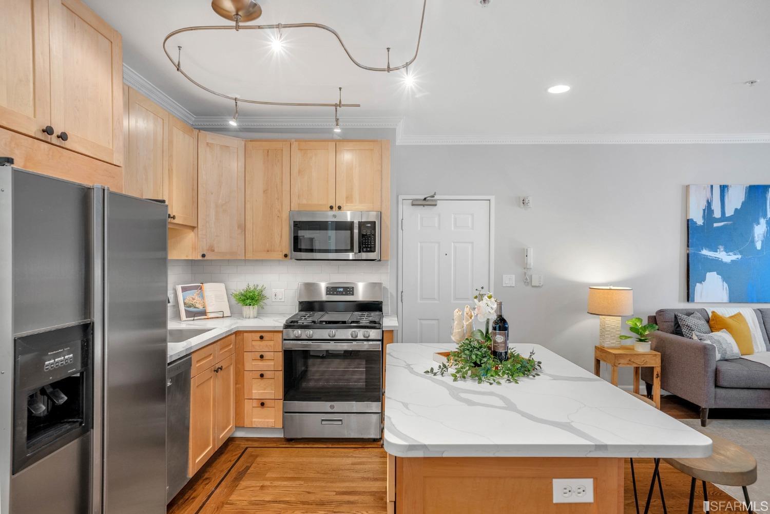 570 Page Street Unit: 7