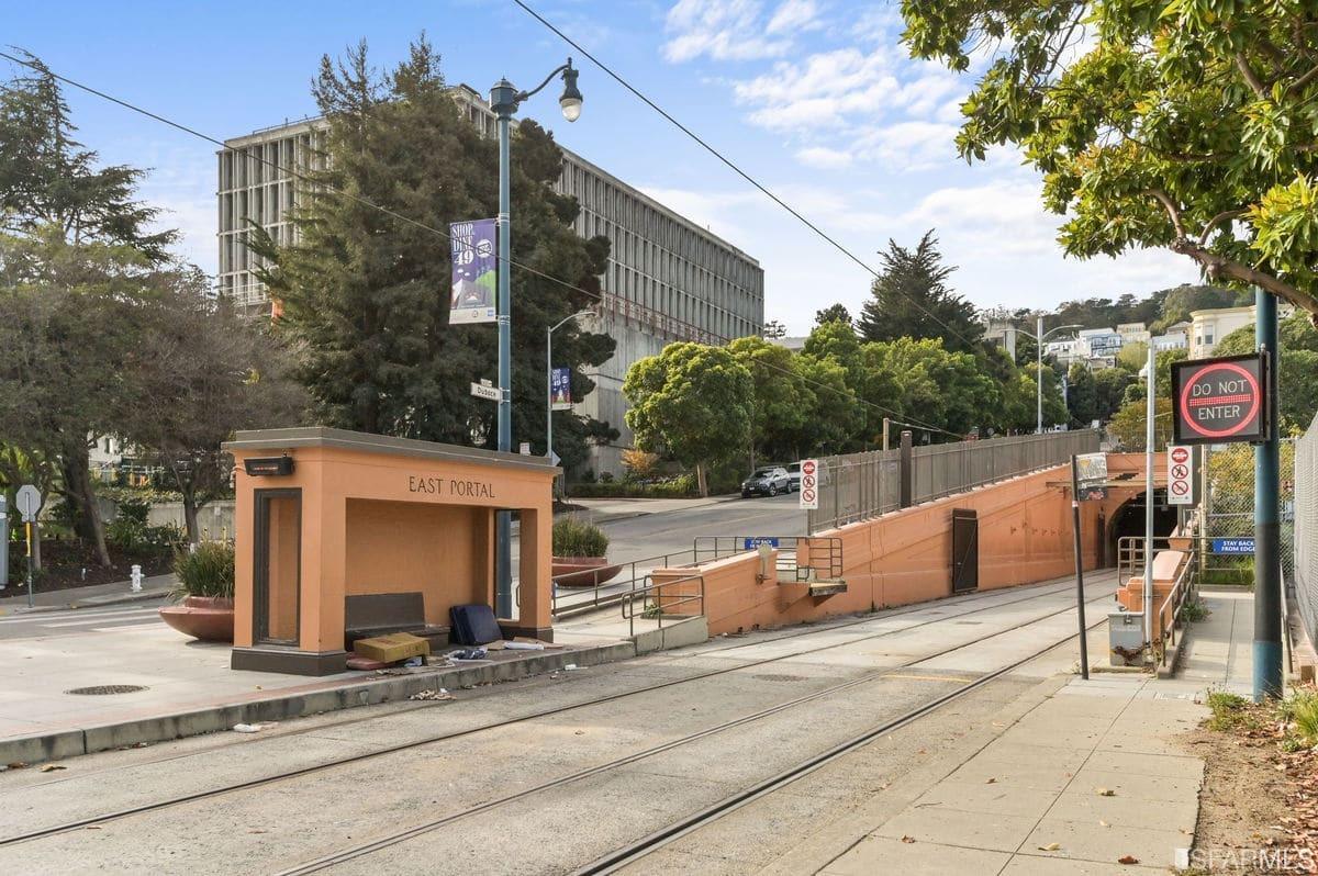 570 Page Street Unit: 7