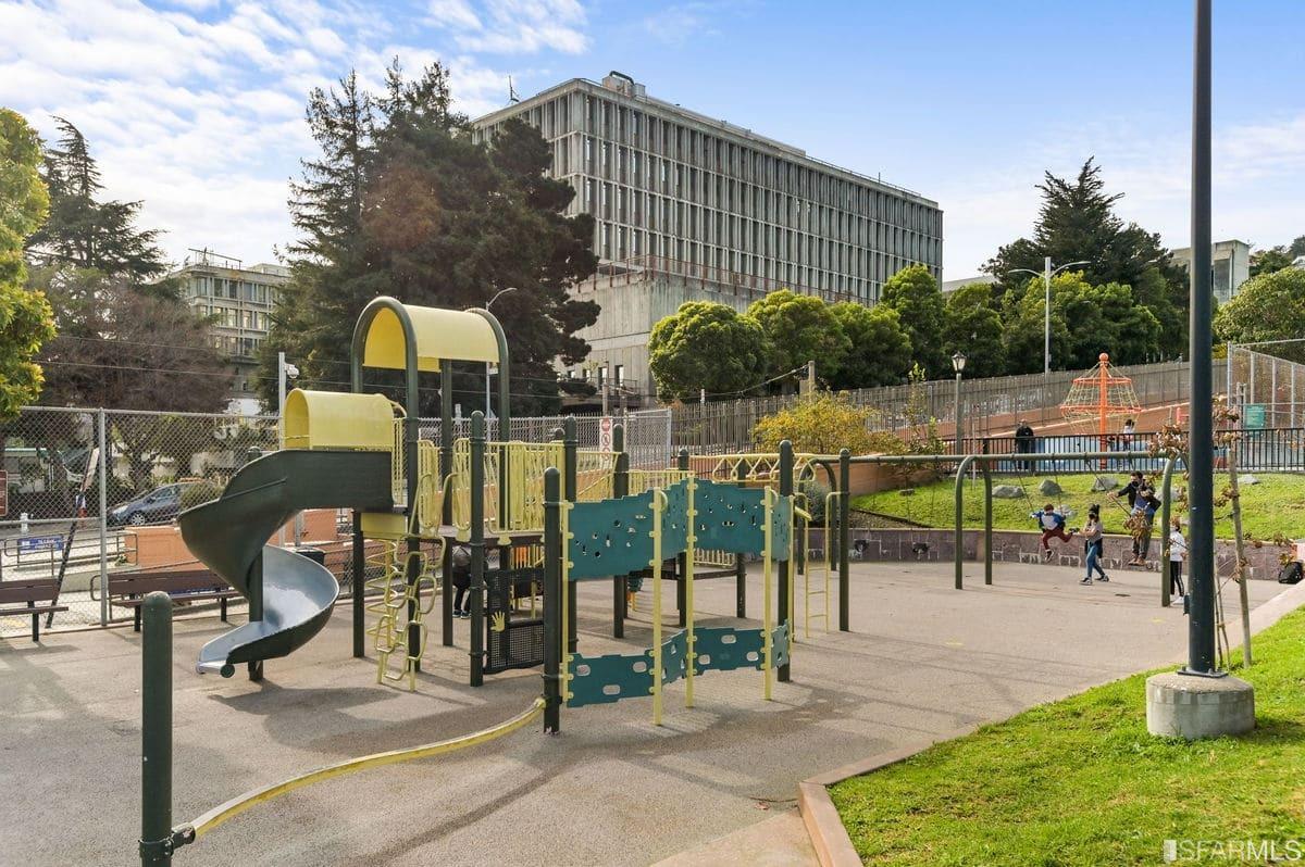 570 Page Street Unit: 7