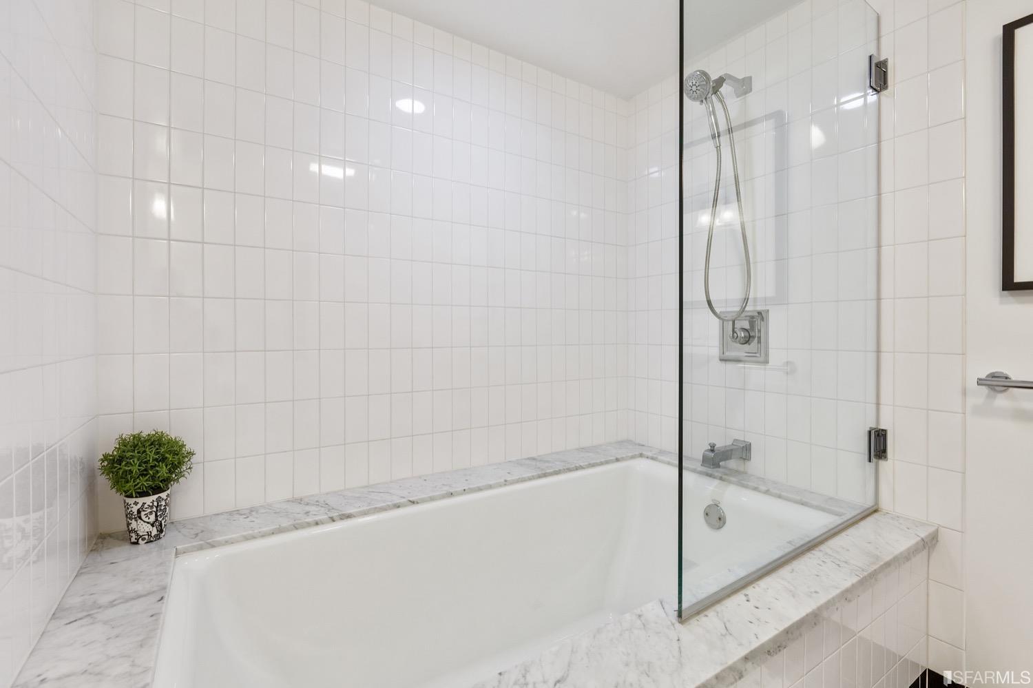 2125 Bryant Street Unit: 204