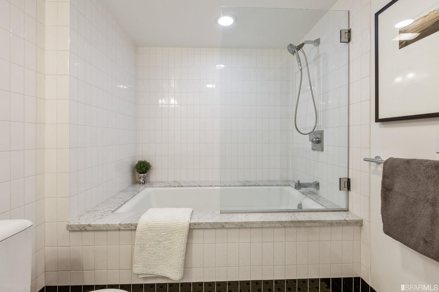 2125 Bryant Street Unit: 204