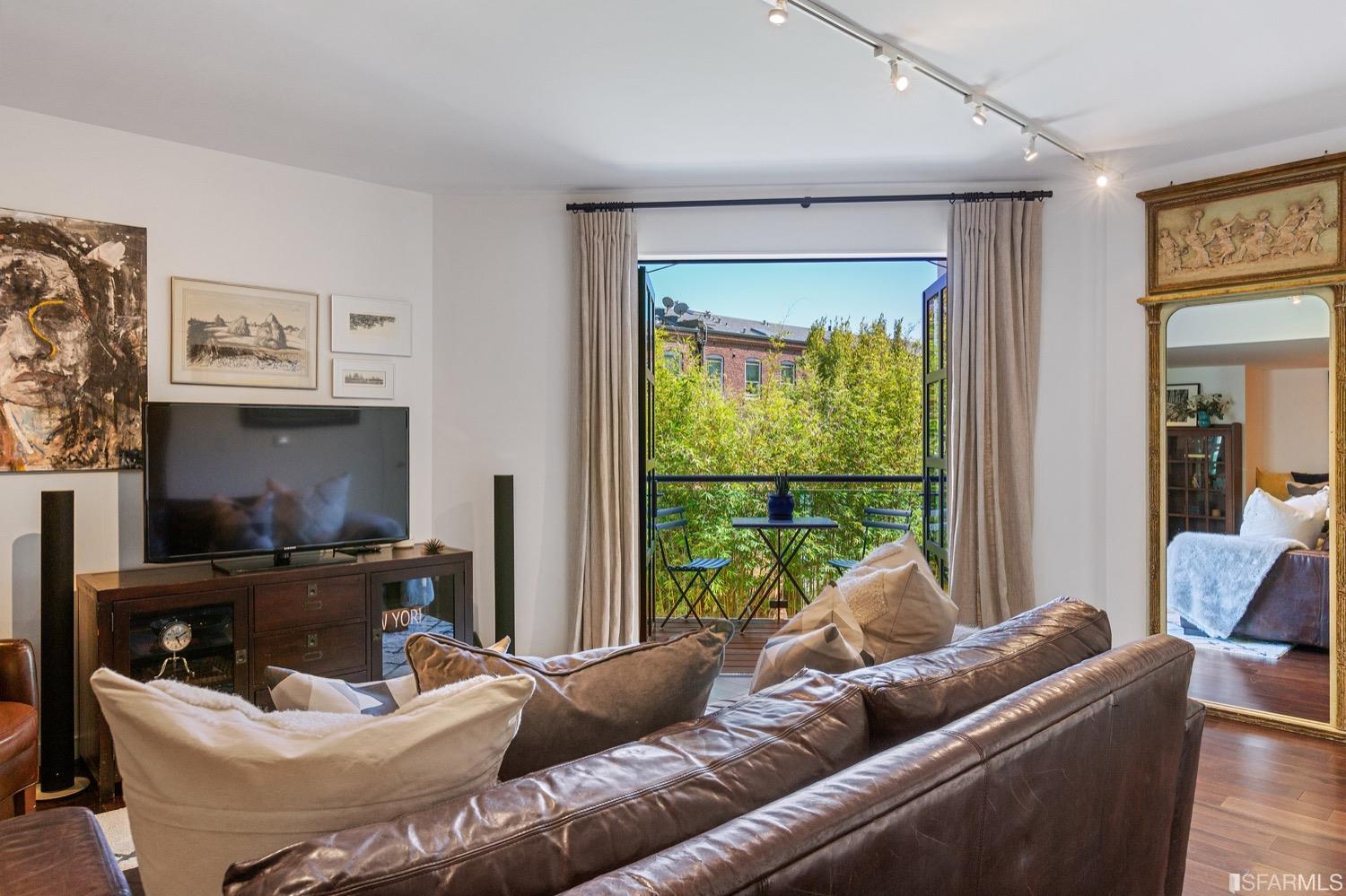 2125 Bryant Street Unit: 204