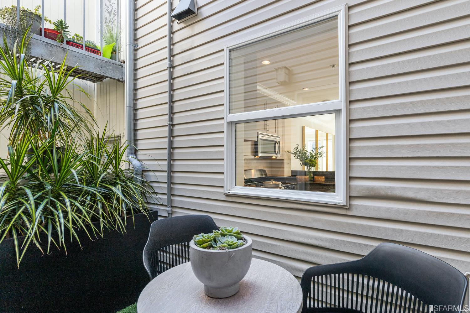 160 Hancock Street Unit: 2