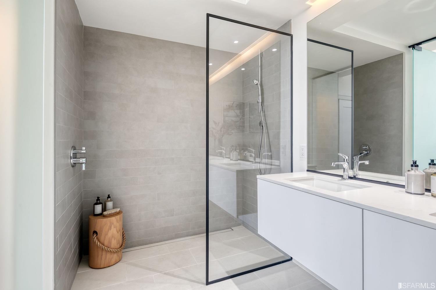 2238 Market Street Unit: 204