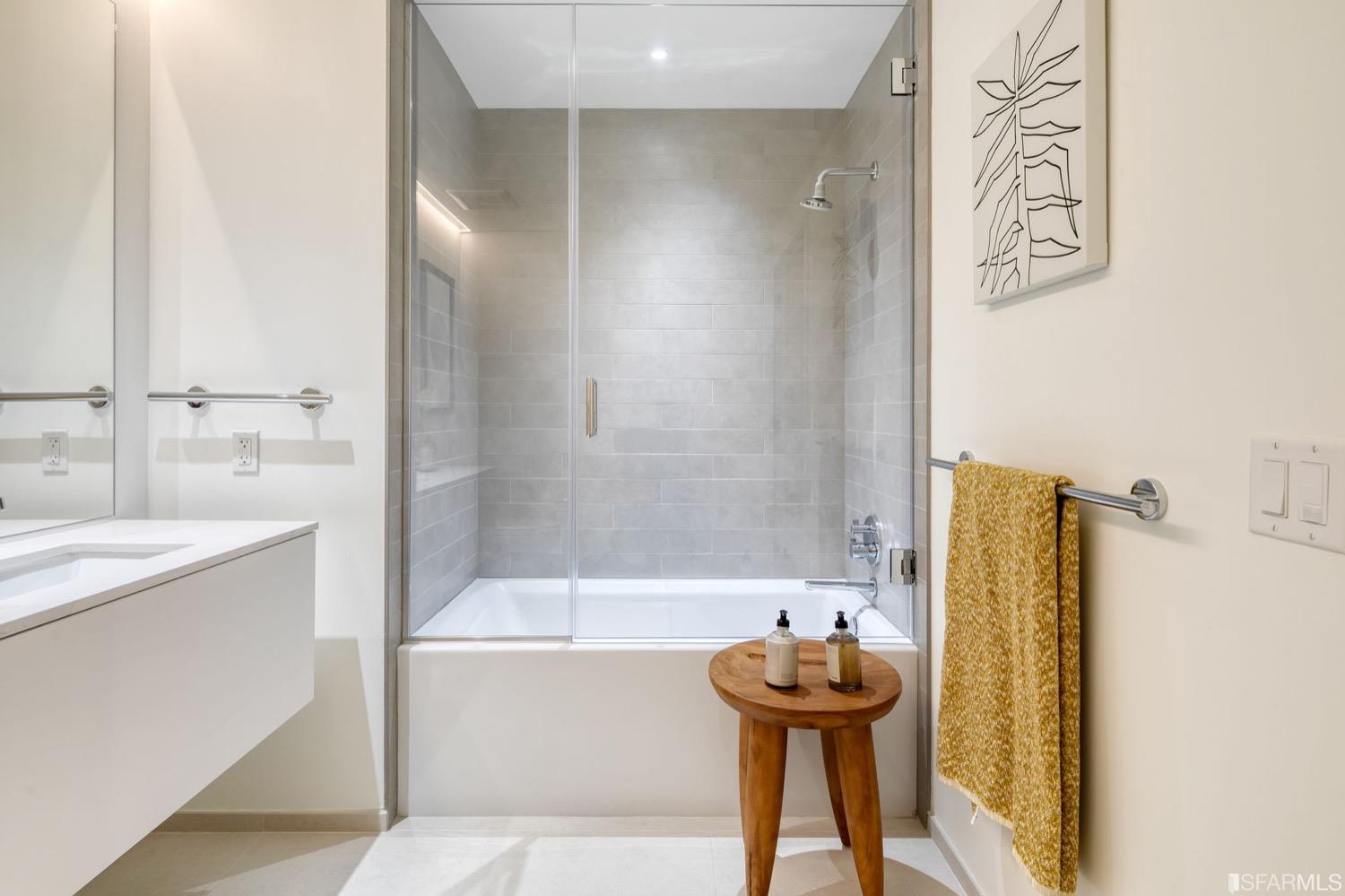 2238 Market Street Unit: 204