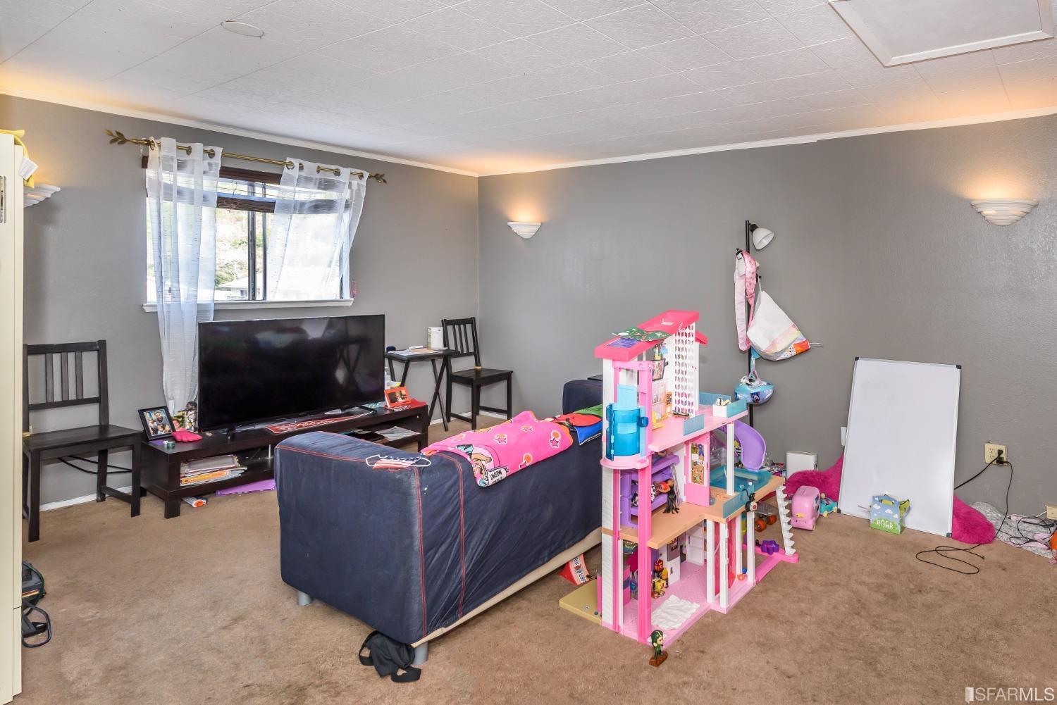 2805 Fleetwood Drive