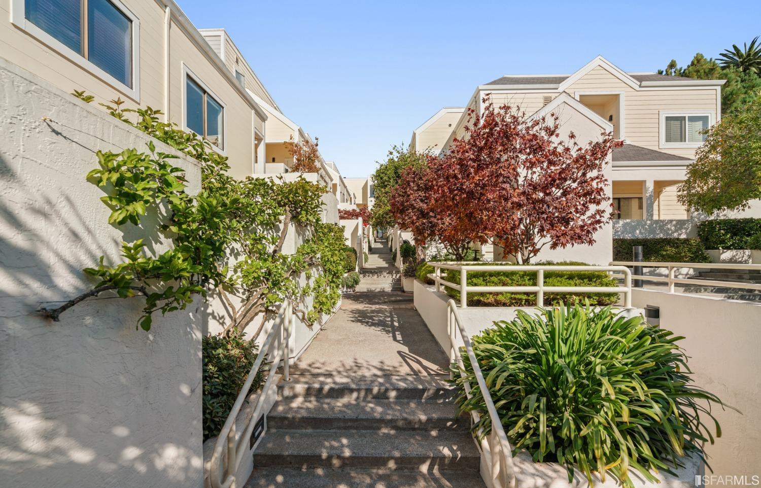 1980 Sutter Street Unit: 304