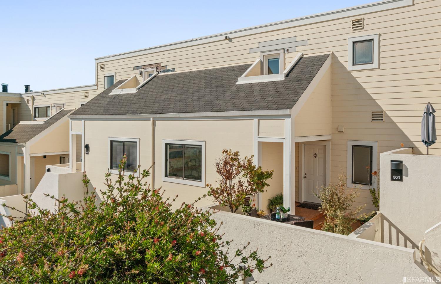 1980 Sutter Street Unit: 304