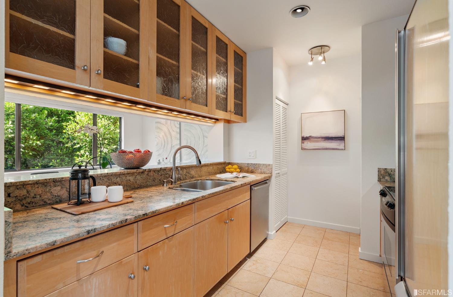 1980 Sutter Street Unit: 304