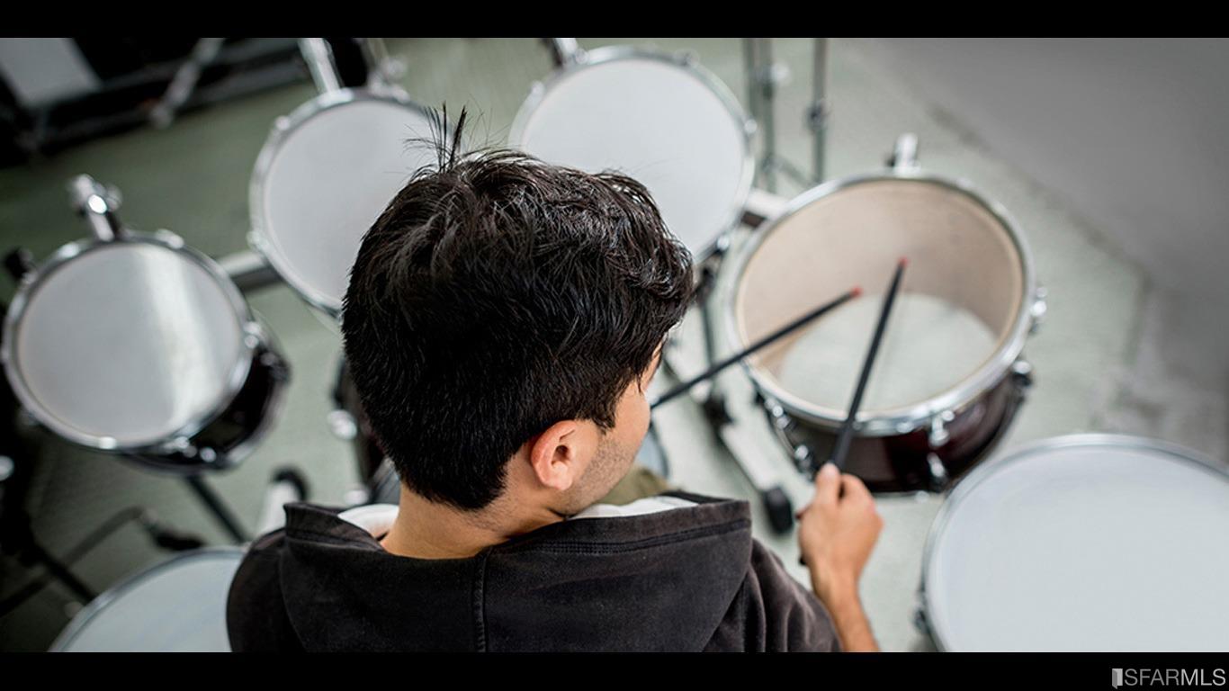 318 Main Street Unit: 4B