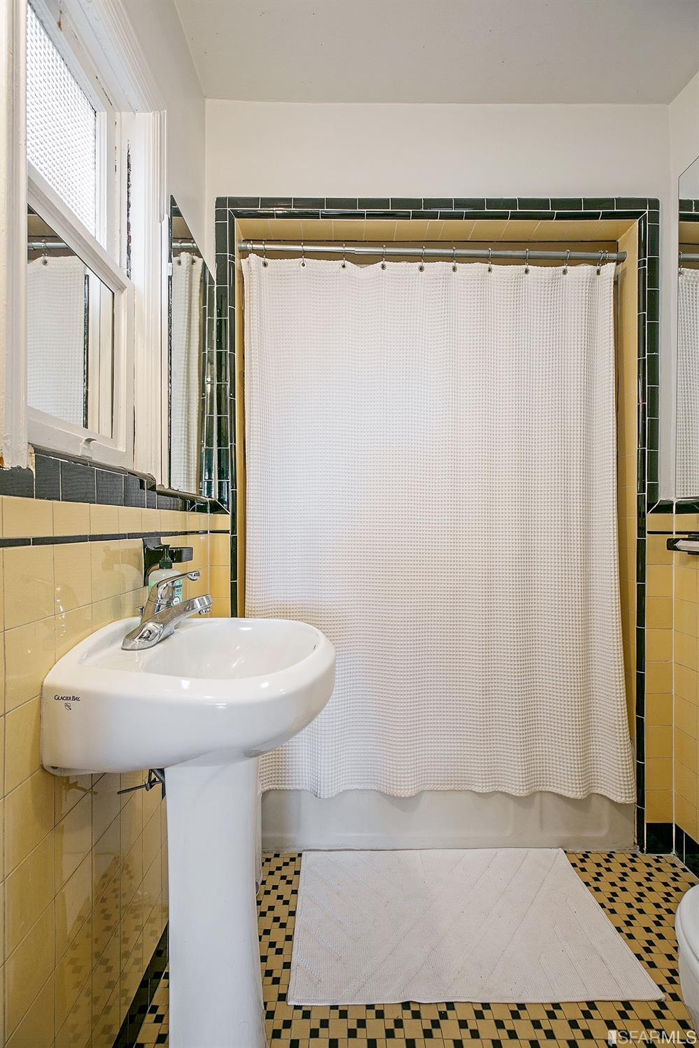 300 Upper Terrace Terrace Unit: LWR