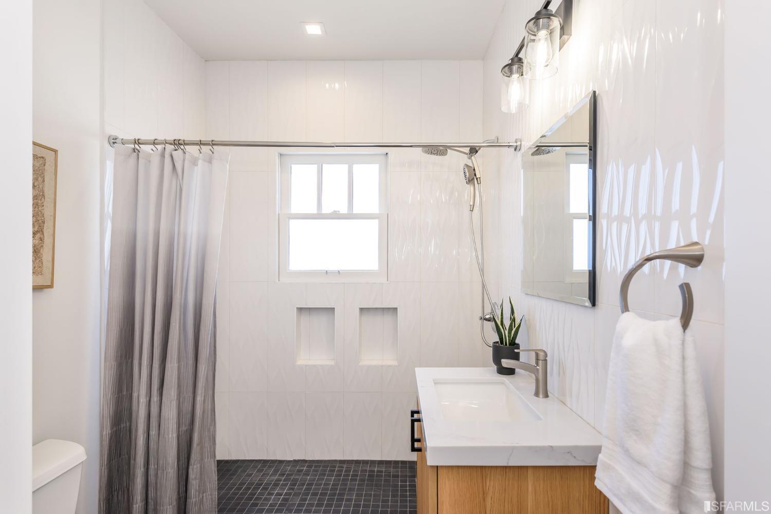 1100 Leavenworth Street Unit: 3