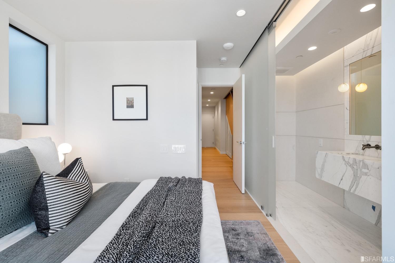 709 Lyon Street Unit: 4