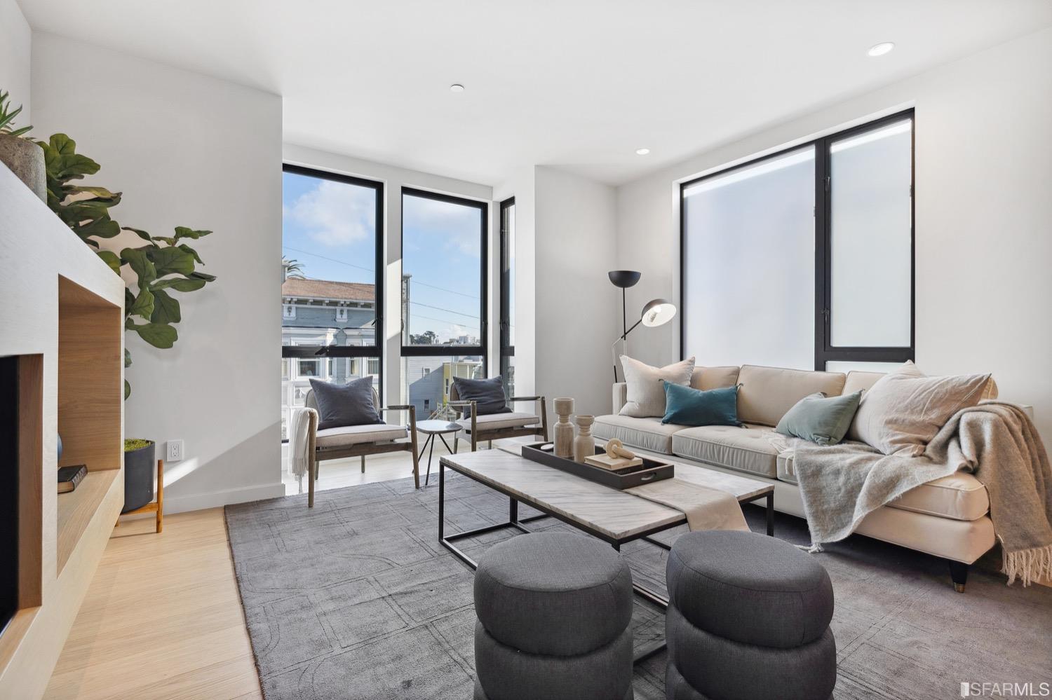 709 Lyon Street Unit: 4