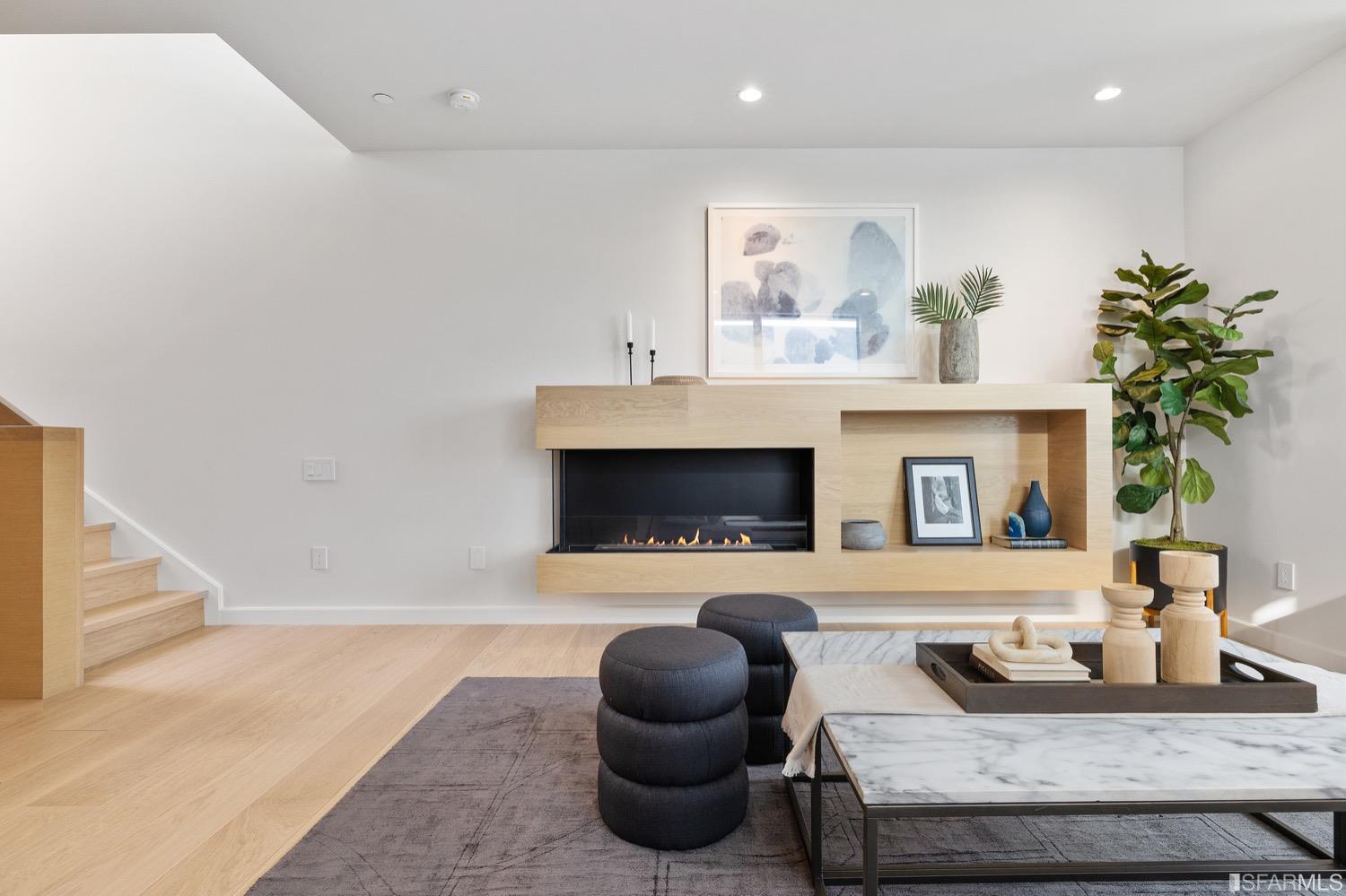 709 Lyon Street Unit: 4