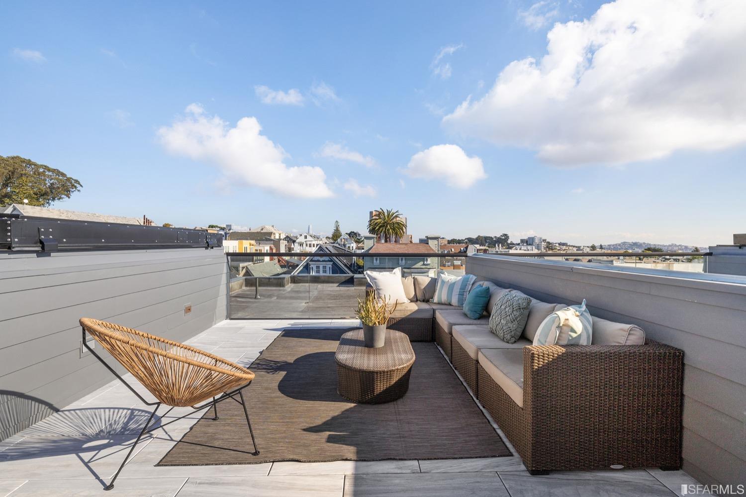 709 Lyon Street Unit: 4