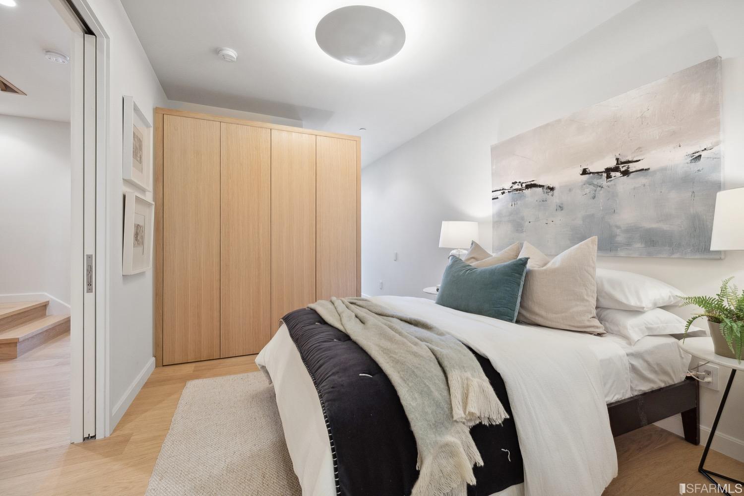 709 Lyon Street Unit: 4