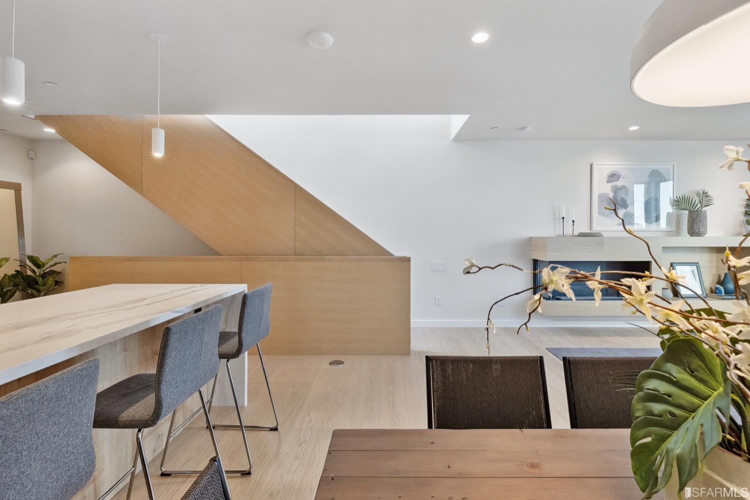 709 Lyon Street Unit: 4