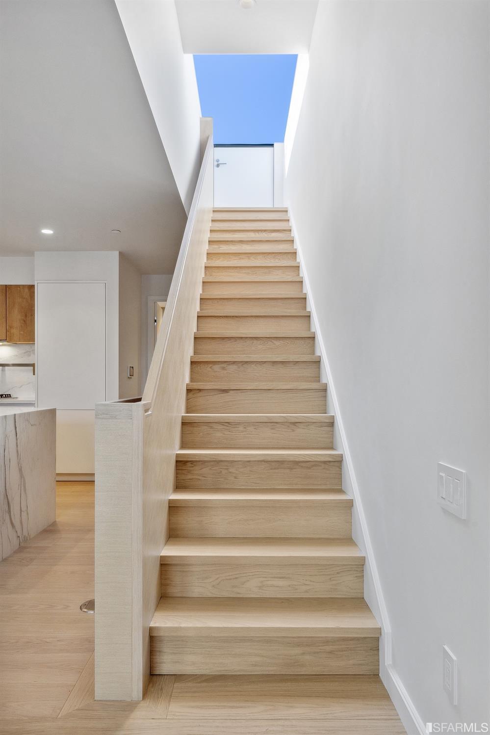709 Lyon Street Unit: 4