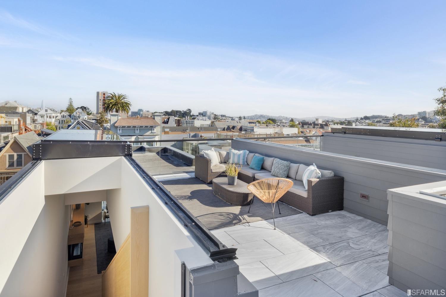 709 Lyon Street Unit: 4