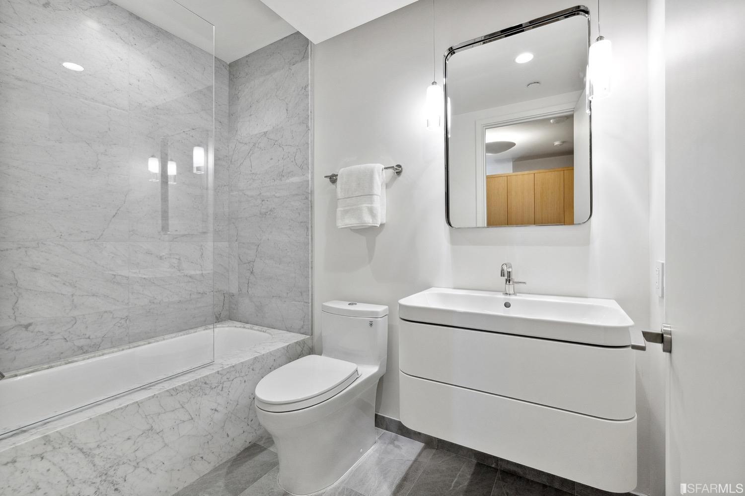 709 Lyon Street Unit: 4