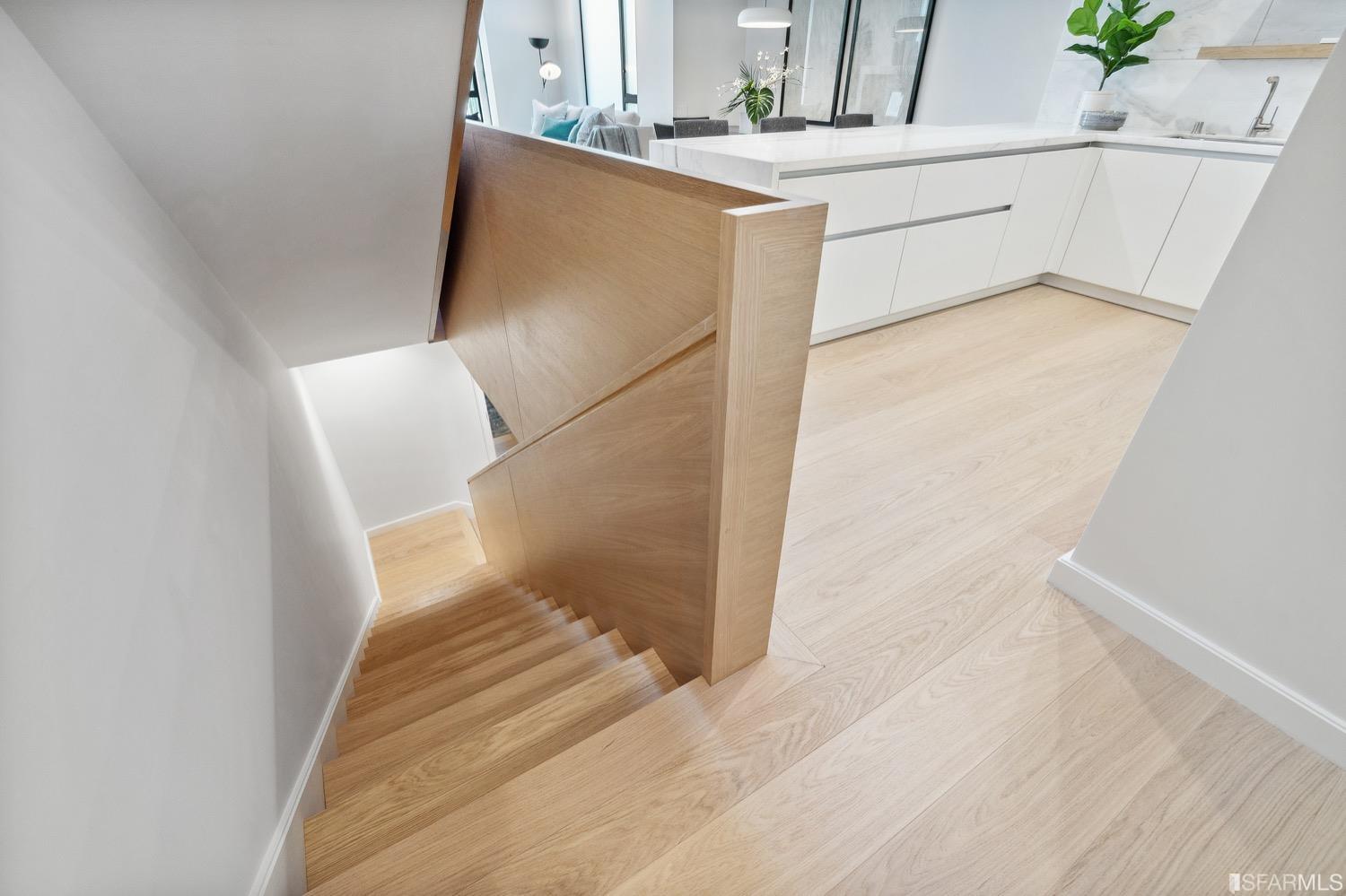 709 Lyon Street Unit: 4