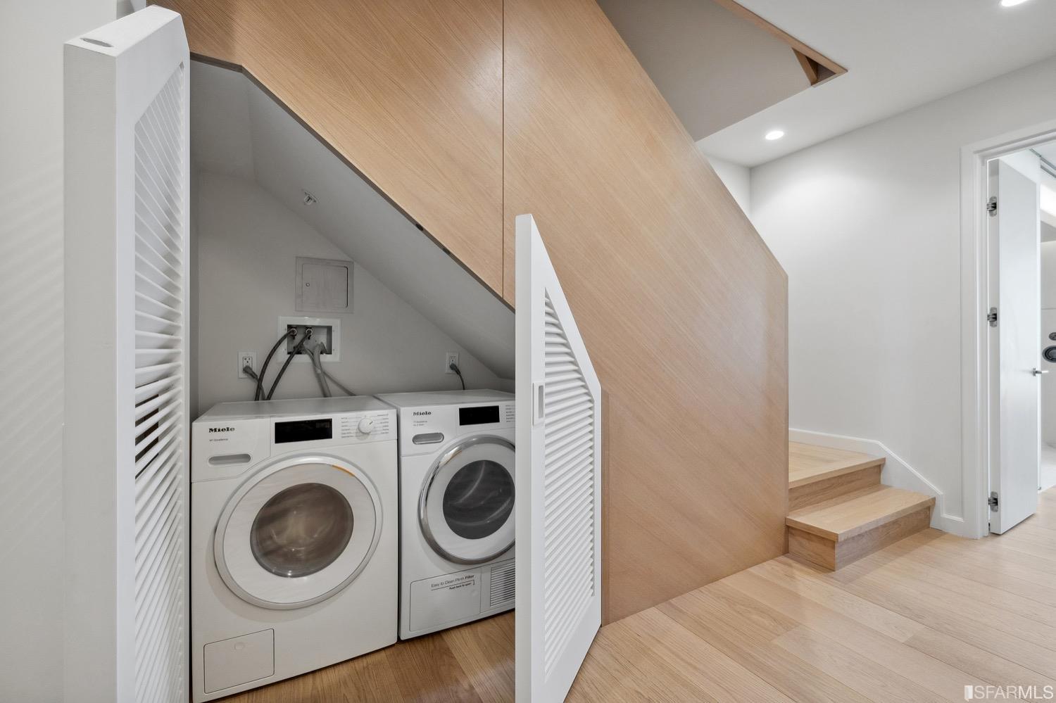 709 Lyon Street Unit: 4