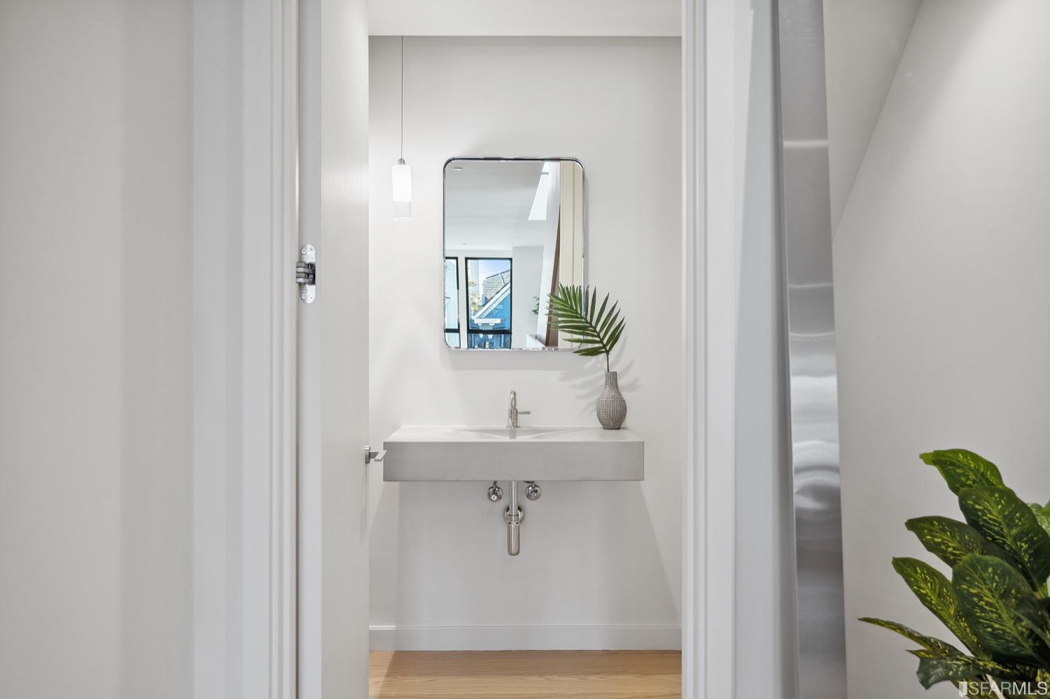 709 Lyon Street Unit: 4