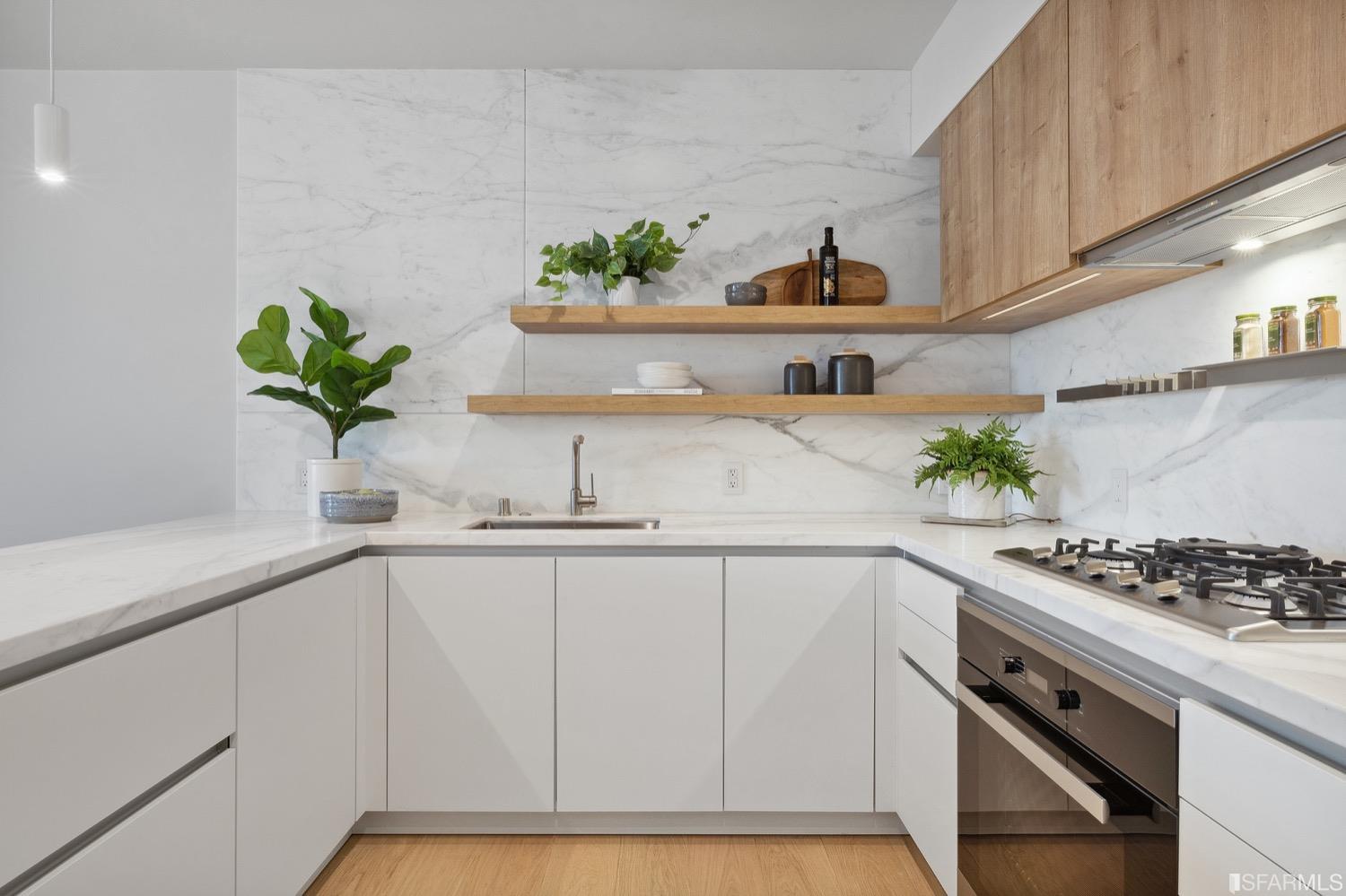 709 Lyon Street Unit: 4